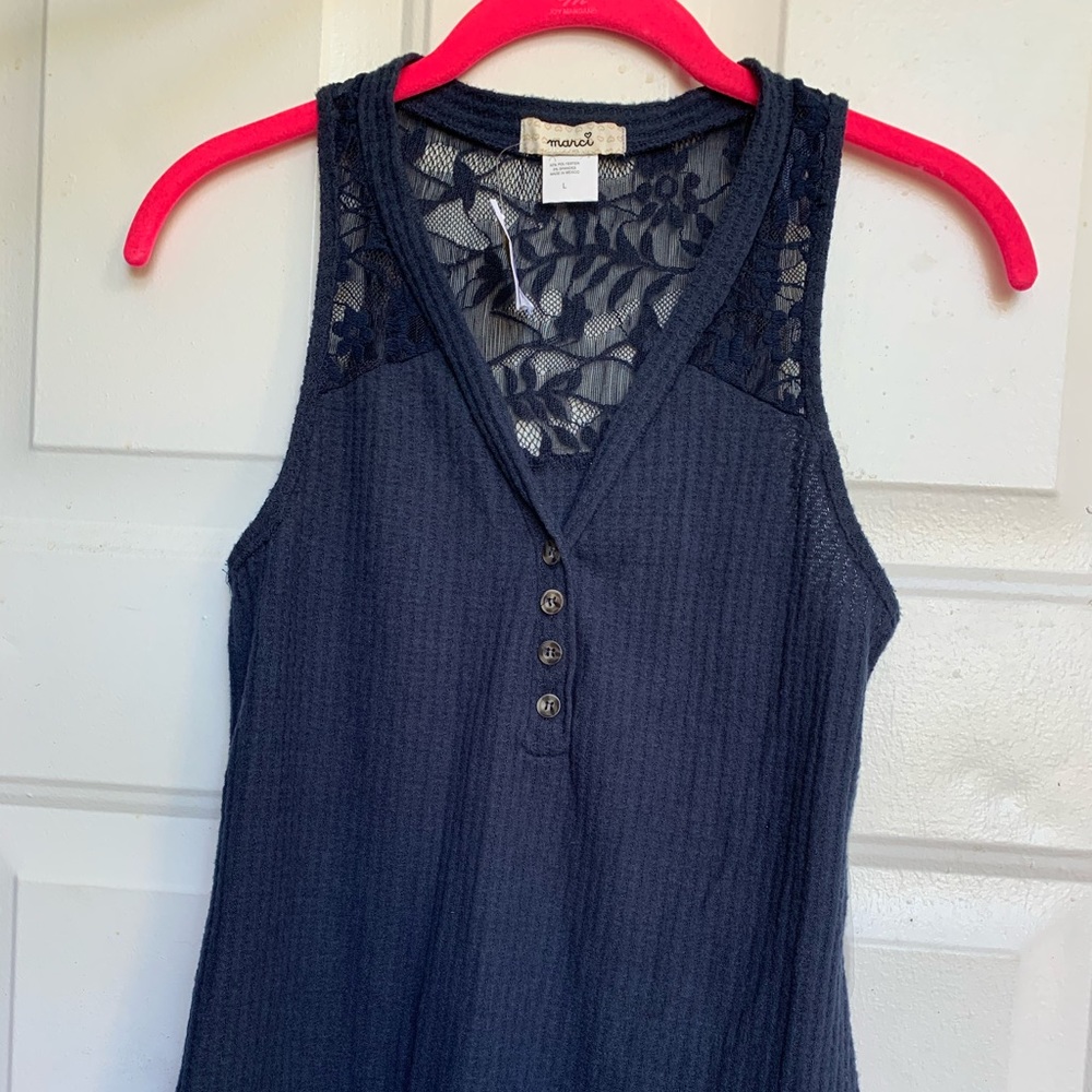 Cute blouse with lace detail